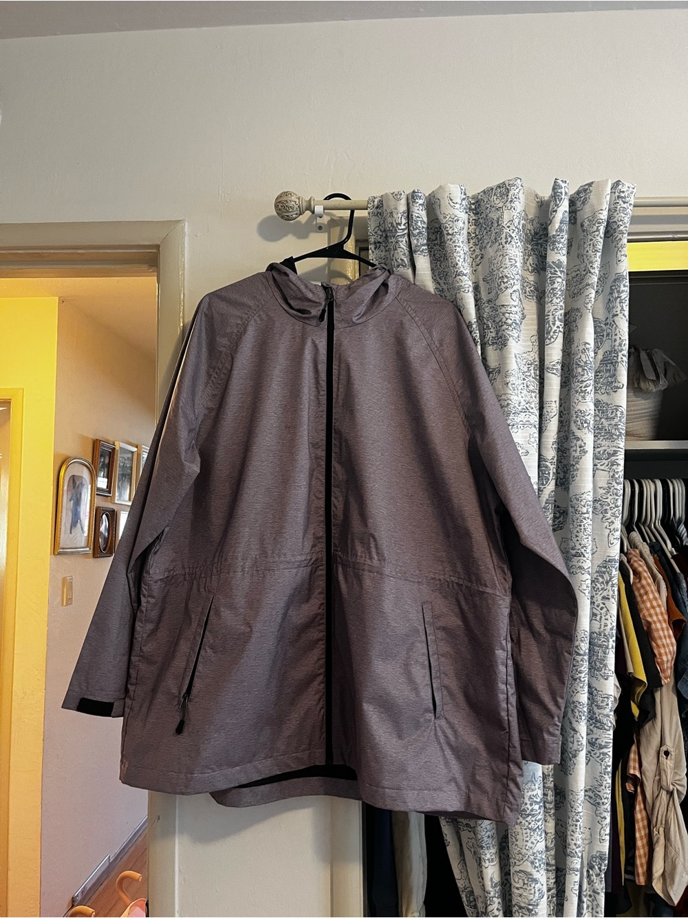 Women’s Lightweight Hooded Jacket in Mauve